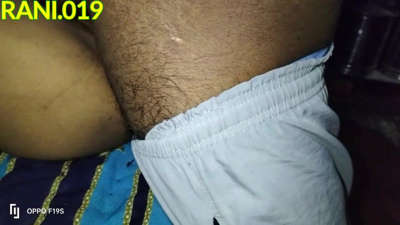 Rakesh: V manželčině šukající ložnici tekla voda z kundy sexy Bhabhi