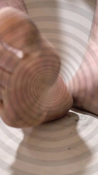 Pulisci i piedi con la tua lingua