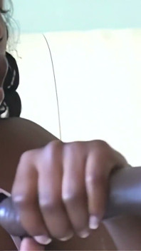 Si cantik hitam tebal Jada Fire diregangkan pantatnya yang bagus