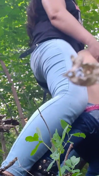 Hardcore lesbische seks in het bos - lesbische illusie