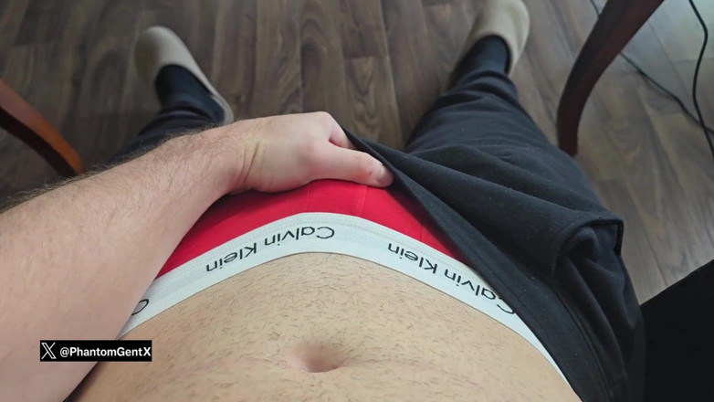 PhantomGentX: Chico blanco caliente se masturba en traje de pijama después...