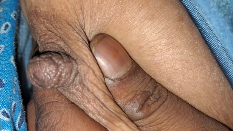 Catchybusty: Bhabhi Akela Ab Ye Peelegi Ghapa Ghap