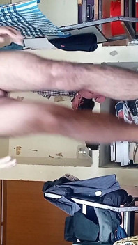 En esto me desvelo y muestro mi cuerpo desnudo