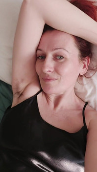 Волохаті пахви. Ти б лежиш зі мною?