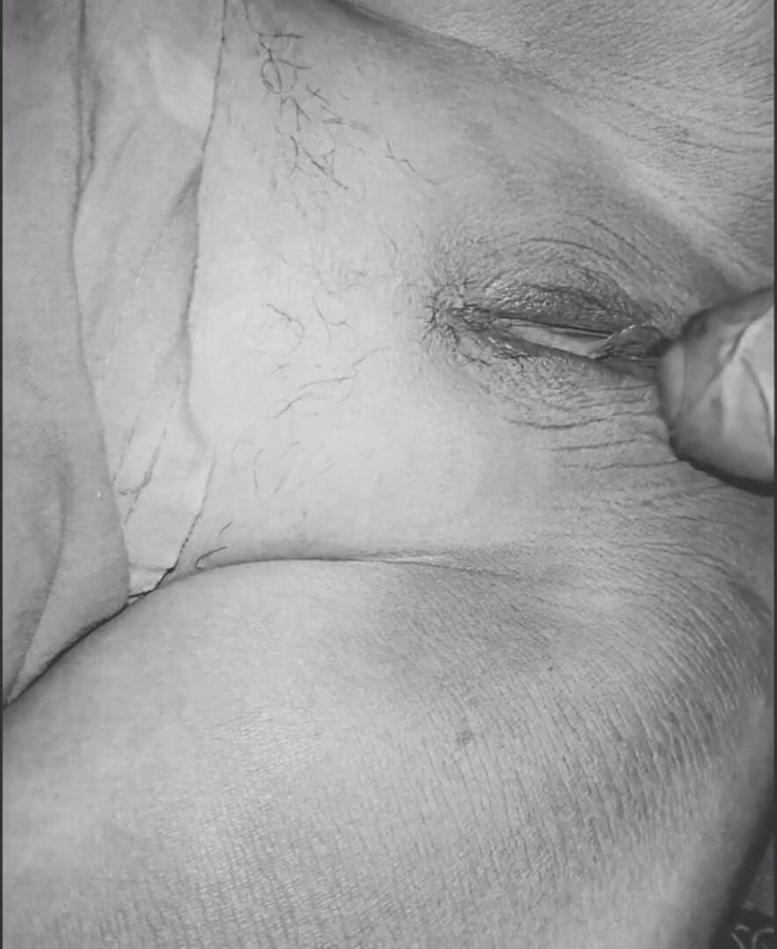 Riyadesi18: ตราประทับของสาวถูกทําลายครั้งแรกและเธอเริ่มเจ็บปวดในวิดีโอโป๊หีของเธอ