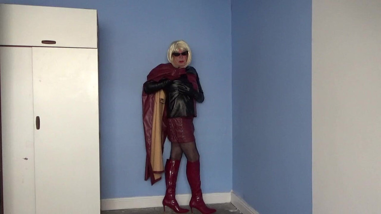 Leather Kirsten: Темно-темнокожая