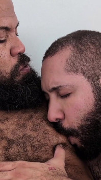 Ursos Peludos Na Foda: Sentada Gostosa, E Gozada Em Dupla