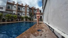 SkinnyWithAHugeDick: Sfw si hraje v našem bazénu