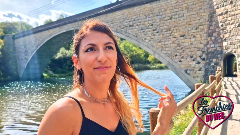 The Frenchies of the web: Stella, o supusă căreia îi place să fie futută în gură