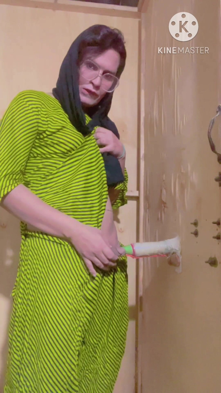 Apple00001: Leker med min hemlagade dildo.