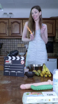 Sexo anal loco y desordenado en la cocina con Alice Maze y Terry Kemaco