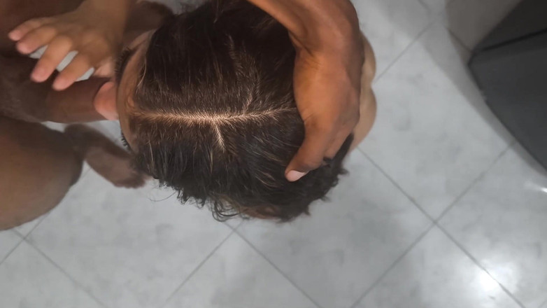 soylekiary: Mama mea vitregă mă fute în fiecare seară