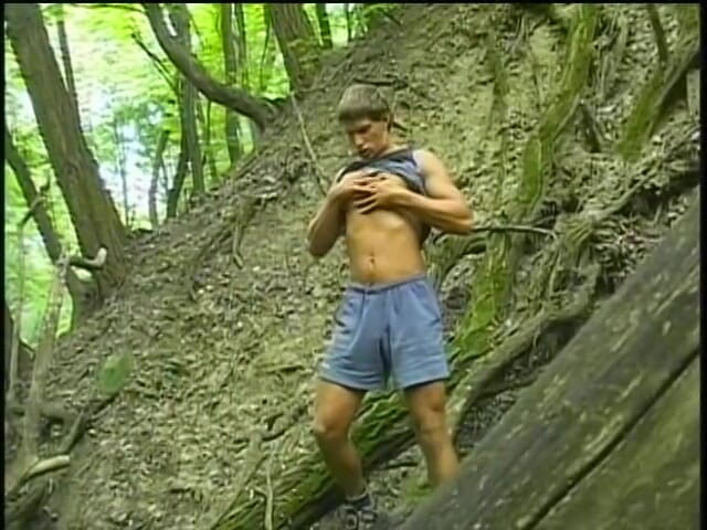 Boy Zone: Любительський хлопець мастурбує в лісі