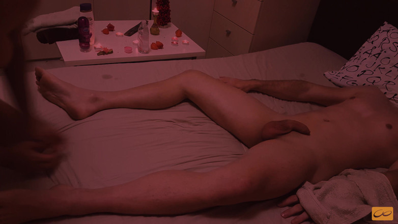 Unlimited Orgasm: Tukang urut miang suka menghisap zakar saya - orgasme berdenyut, pancutan...