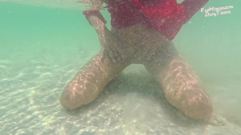 Shiny teens: 910 in collant sott'acqua