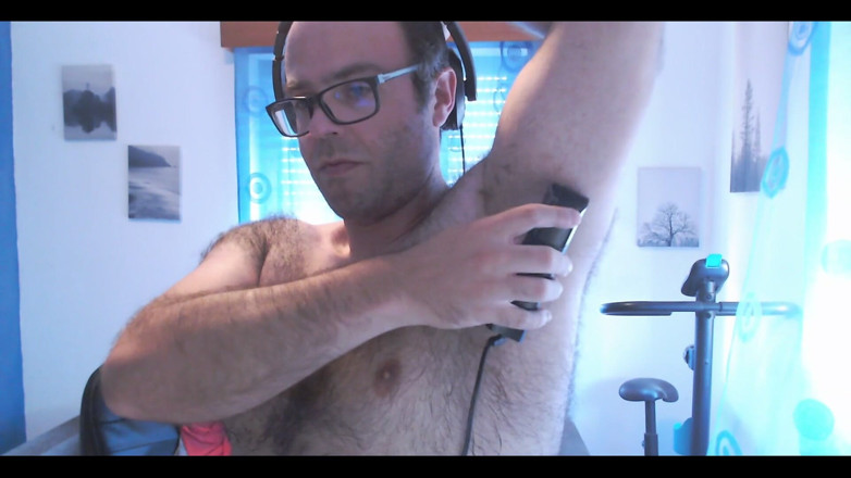 RAvingr4d4: Shaving Armpits and Shoulders