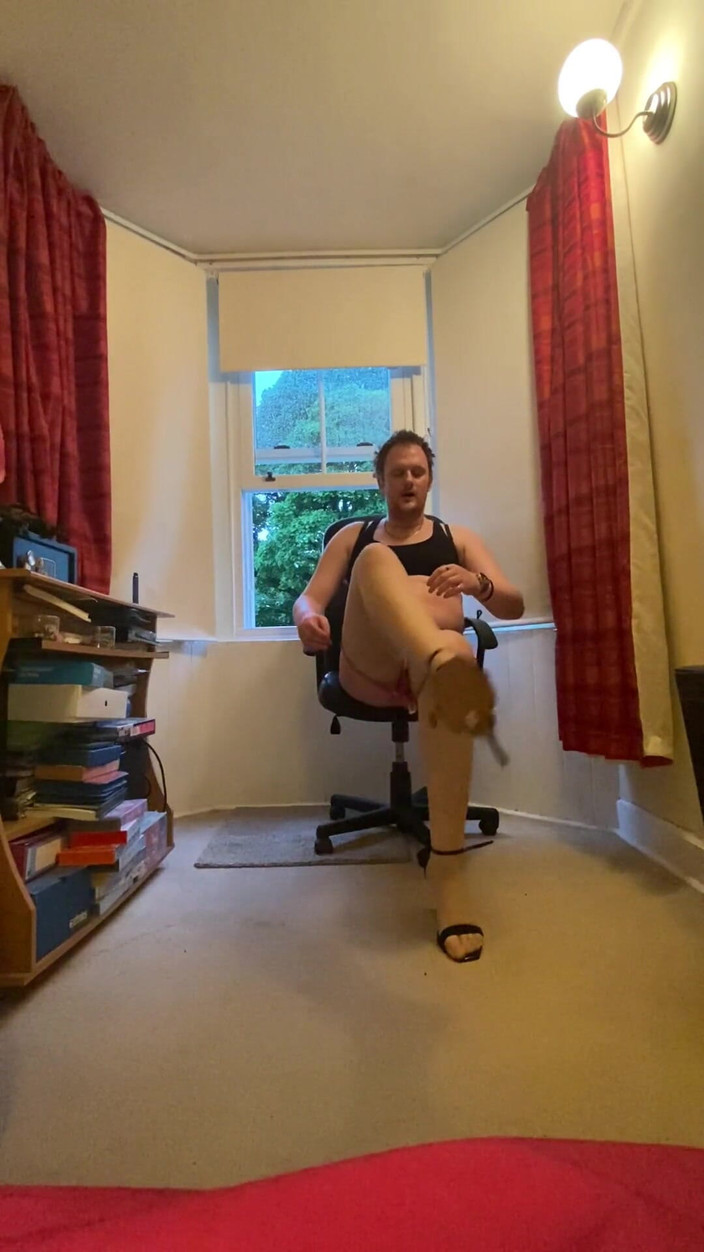 Ava Maxwell: JOI v tan punčochách 