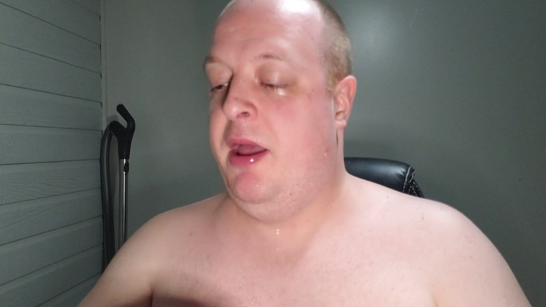 Charlieboy69: Gola profonda scopata in faccia enorme dildo dal re del...