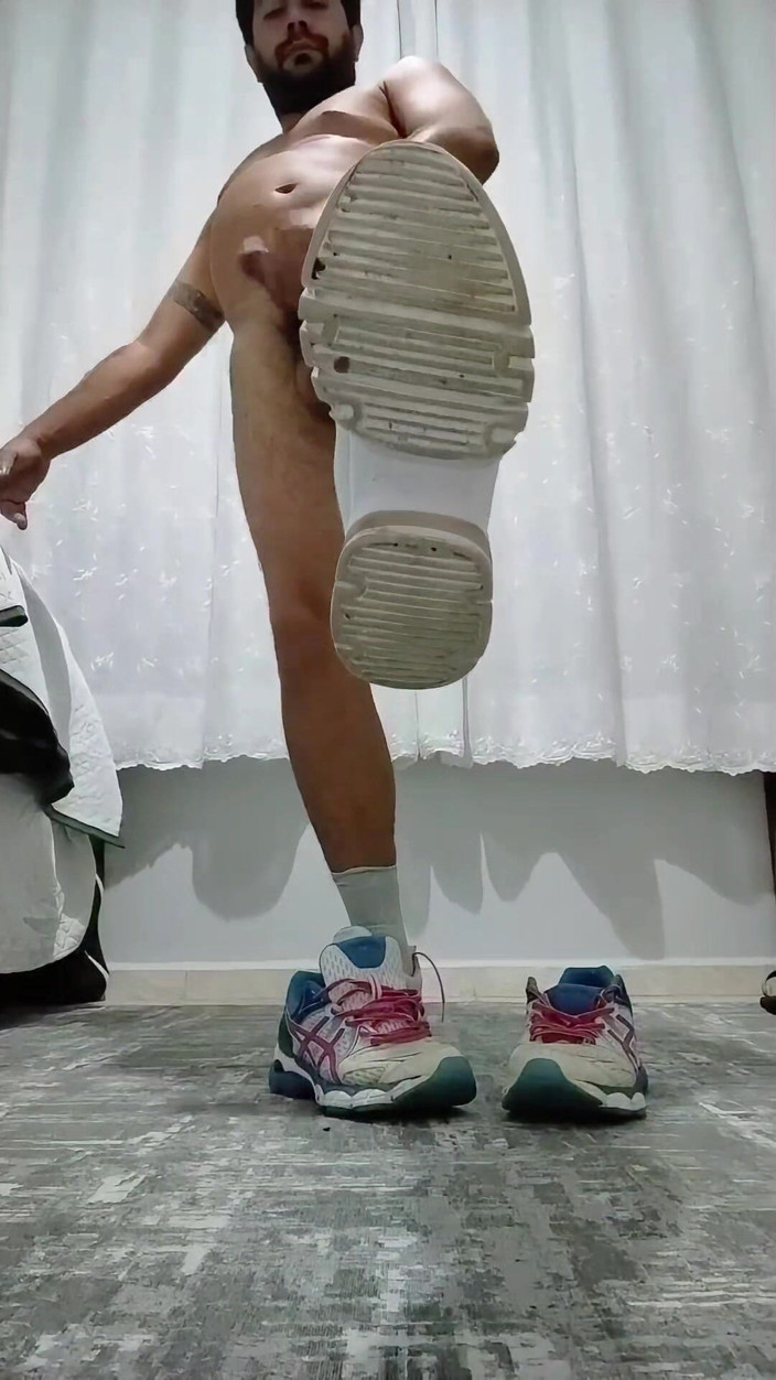 Sneakerfetish_BR: Трахнись і кінчи на мої кросівки