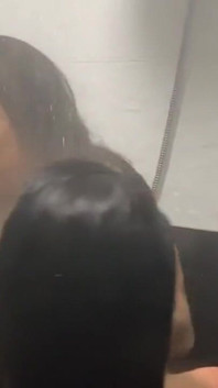 อาบน้ำให้ลูกพี่สาวคนเล็กของฉัน