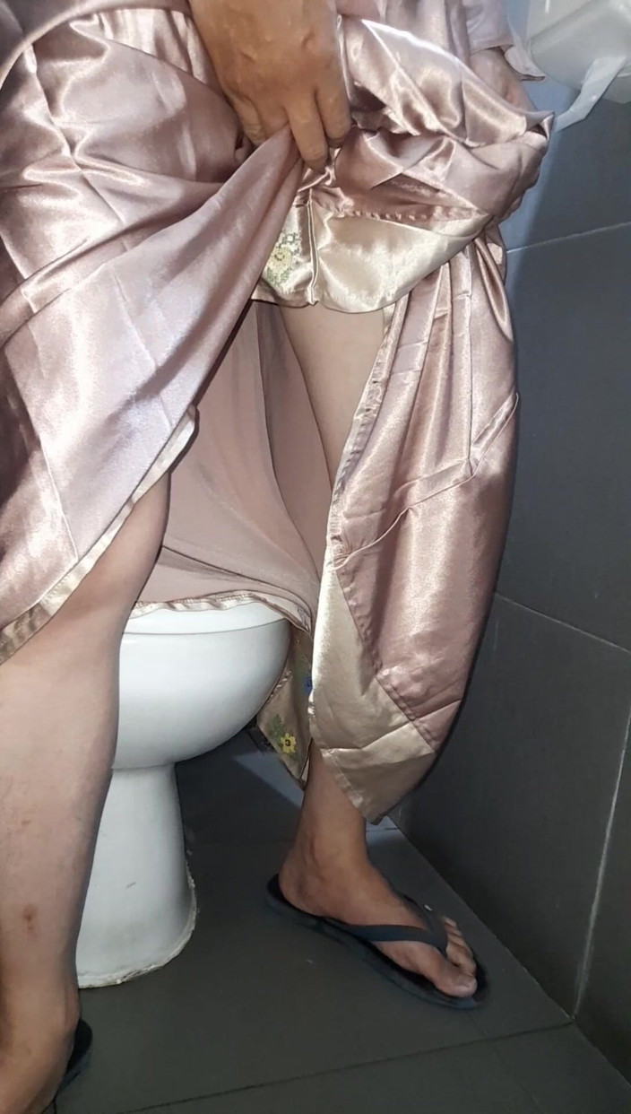 Naomisinka: Crossdresser Memakai Set Satin Melancap