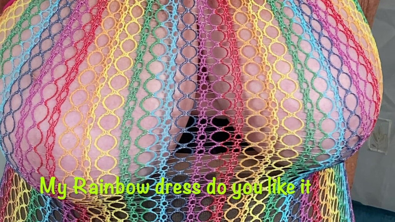 Mr MF: Doamna Picioare mature își arată centurile deschise de la picioare