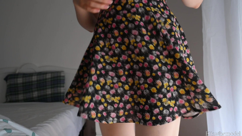 ElizaTheModel: Ragazza twirl provocante