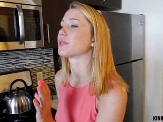 Kinky Family: Je vais baiser ma demi-sœur aujourd'hui