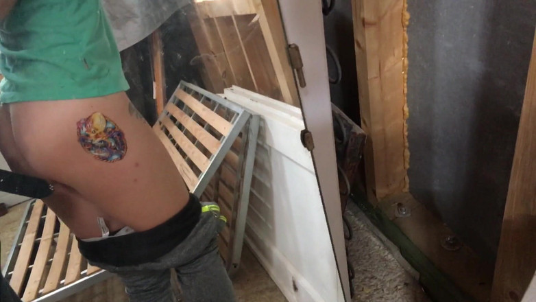 Risky Hairy Couple: Pracovník šuká na staveništi a stříká dovnitř