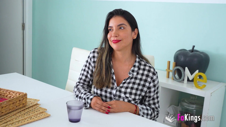 FAKings: 빨간 모자 자매: 다니엘라가 가짜로 나쁜 늑대와 섹스하다