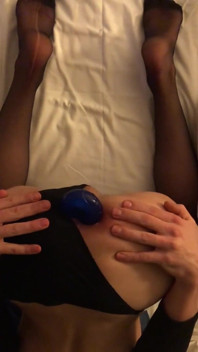 Bunda duplamente penetrante com Vibrador e Enormes Lacunas