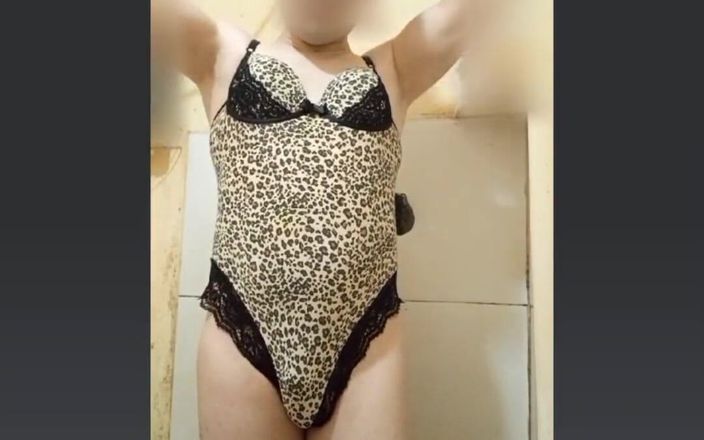 Carol videos shorts: Seksi iç çamaşırlı leopar