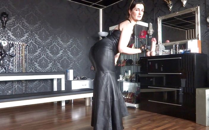 Lady Victoria Valente: Horny jerk guide from your leather mistress