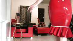 Goddess Celine: Dinafikan oleh pakaian merah kecil