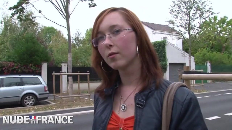 La France a Poil: Dość młoda i mała dziwka cycata dziwka zerżnięta i sodomizowana...