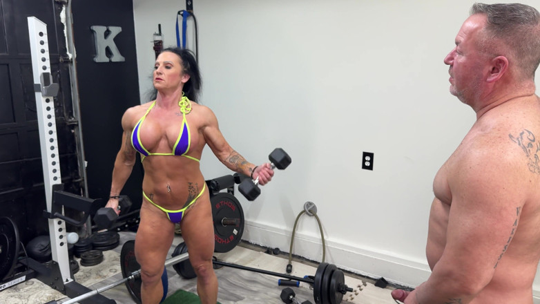 Kandylegsxxx: Neuken in de sportschool, deel 4kandy zuigt en neukt de godfather
