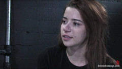 Device Bondage by Kink: La cruz marca el sitio