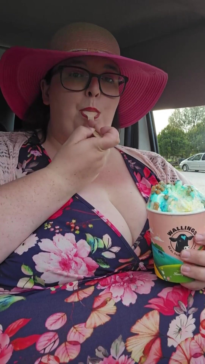 SSBBWLadyBrads: Vamos a comer un poco de helado