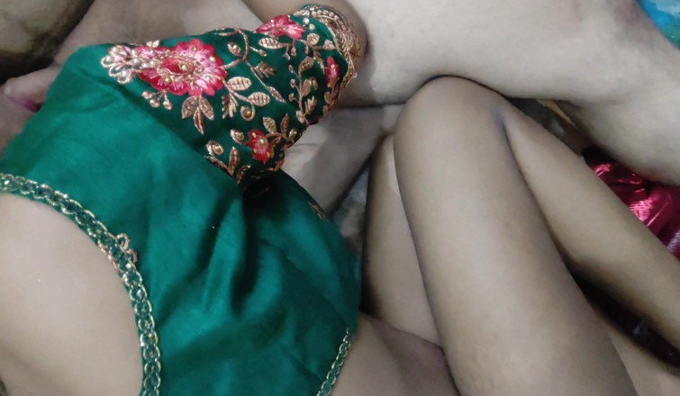 Xtra hot001: Vacker flicka knullar i sin saree, Desi by flicka första...