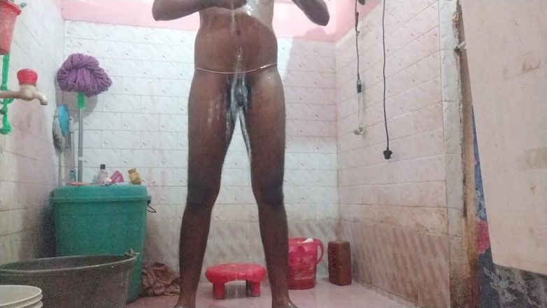 Tamil 10 inches BBC: Tamil10inches besar keras di air yang sangat sejuk!