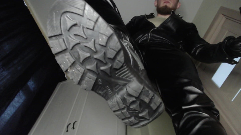 Hunky time: Boss in Leather Dominance