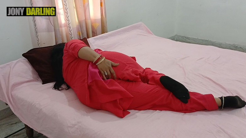 Jony Darling: 德西哥独自在房间里，抚摸她的阴户和阴户