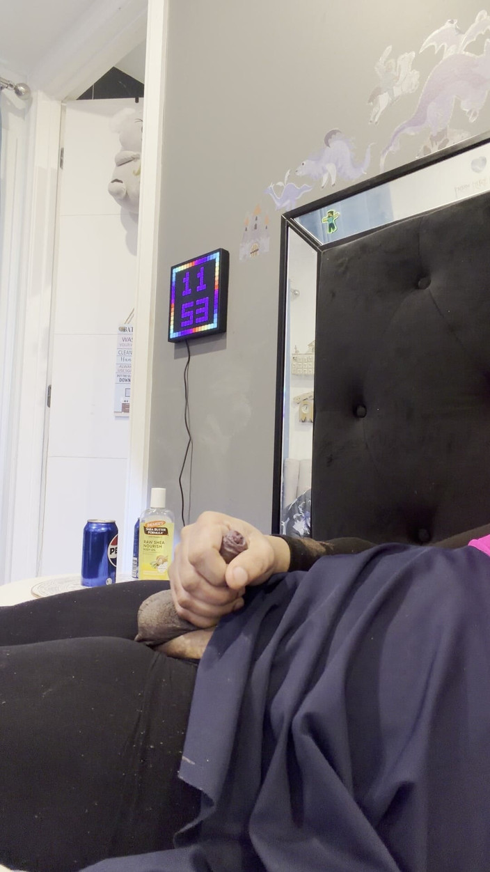 femsissyash: Kadın kılıklı oyun ve boşalma