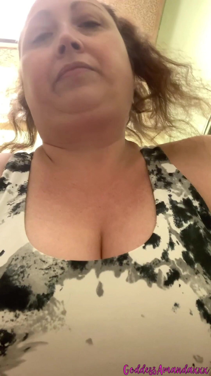 Goddess Amanda: Adora La Mia Dea Figa Pisciare, Culo E Piedi