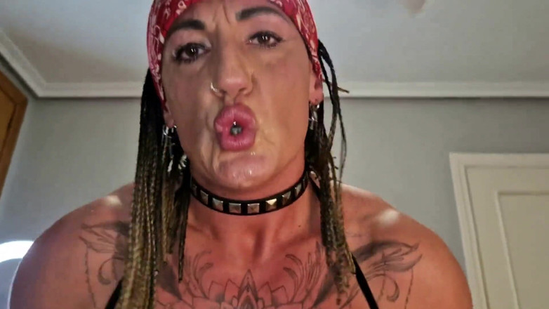 Danaxmuscles: Danaxmuscles的丰满和深喉一个大鸡巴白人混蛋