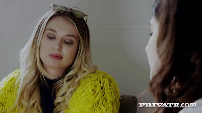 Private.com: Henessy è la cameriera perfetta per un trio con Natalia Starr