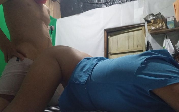Martin13: Prawdziwe domowe porno! Naturalny seks macochy ruchającej się z pasierbem...