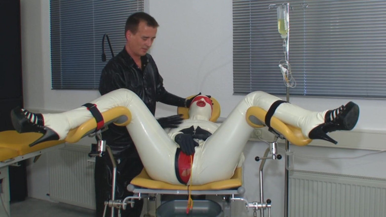 Rubber & Clinic Studio - 1ATOYS: Xtreme piss erfahrung