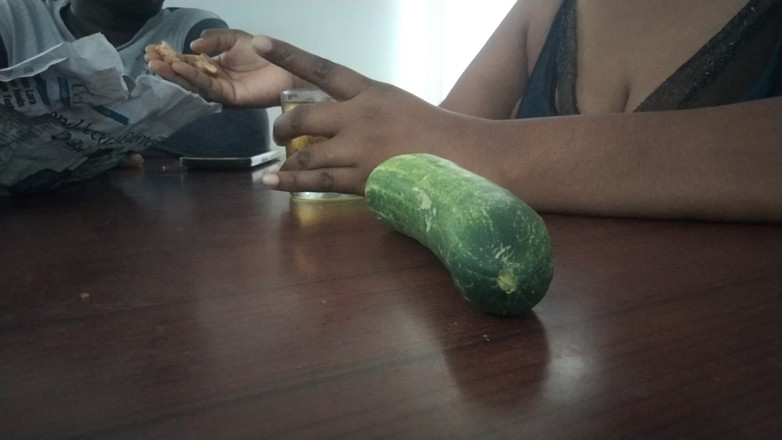 Priya aunty: Sprostě mluvící tamilka na jídelním stole