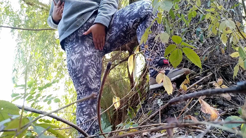 Elena: Curvy MILF with big belly and huge ass in leggings...